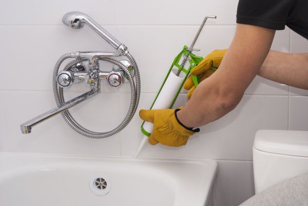 Bathtub Caulking in Mentor
