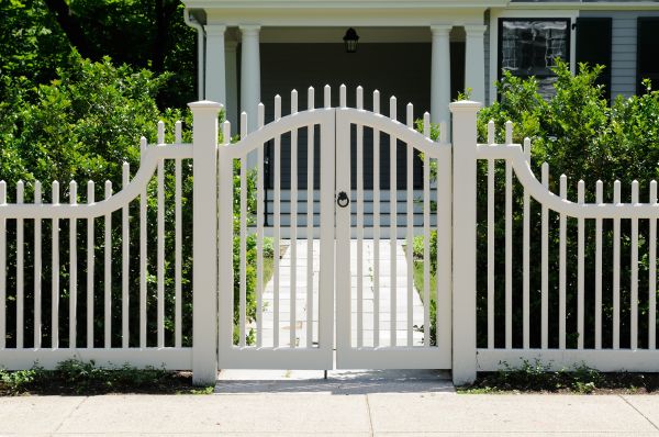 Cost of Gate Hinge Replacement in Mentor